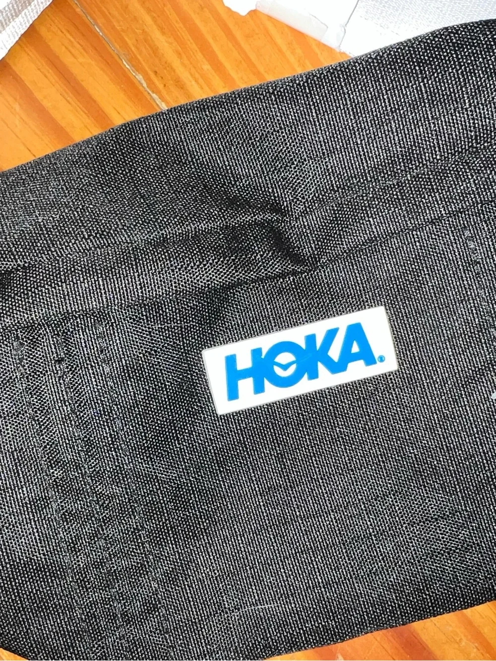 NWOT HOKA Black & Cream Running Belt Bag / Fanny Pack with Light Gray Strap